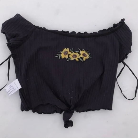 SHEIN of the shoulder lettuce trim sunflower embroidered crop top - Picture 3 of 6